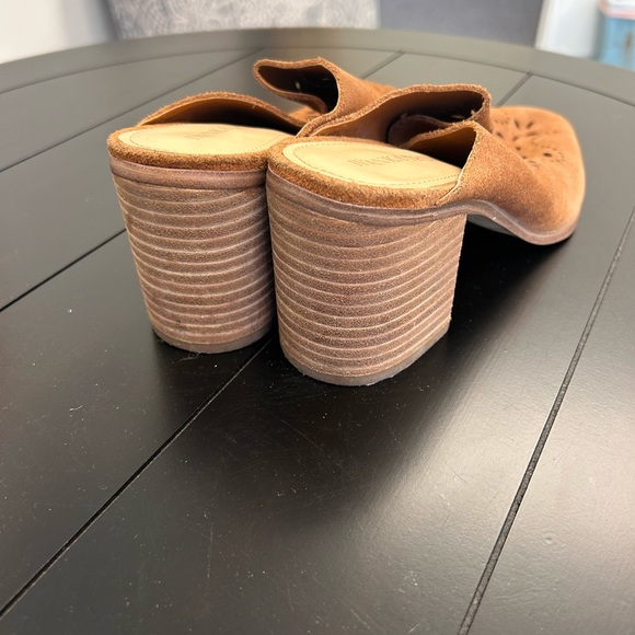 Ivanka Trump 'Dorth' Laser-Cut Pointy Suede Mules Size 7M - Picture 3 of 3